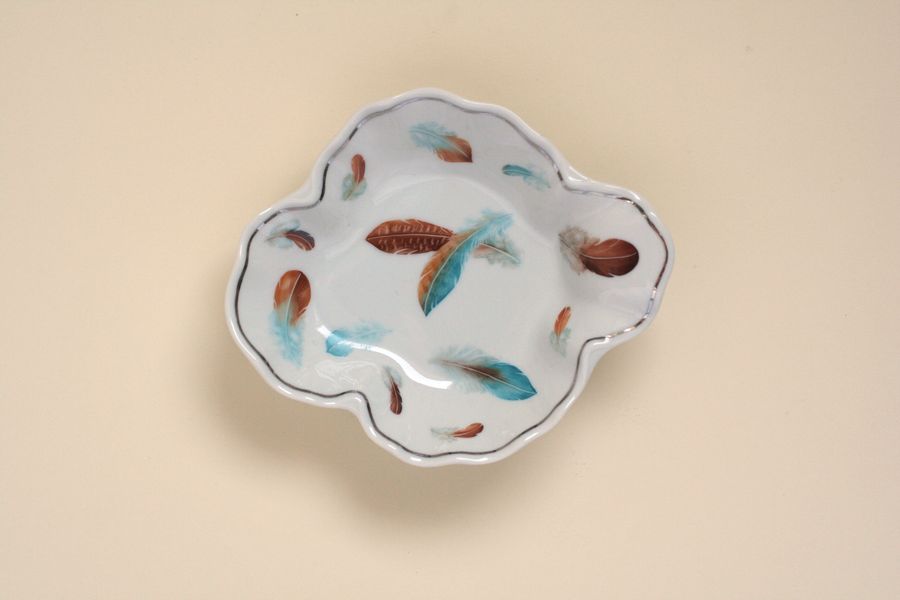 plat en porcelaine peinture porcelaine