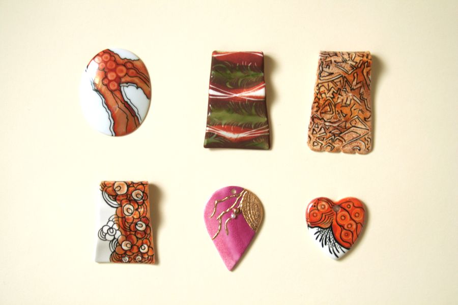 bijoux en porcelaine d&eacute;cor&eacute;s